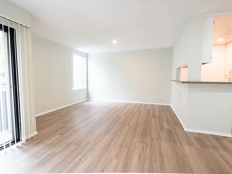 6310 Sylmar Ave — Photo 9