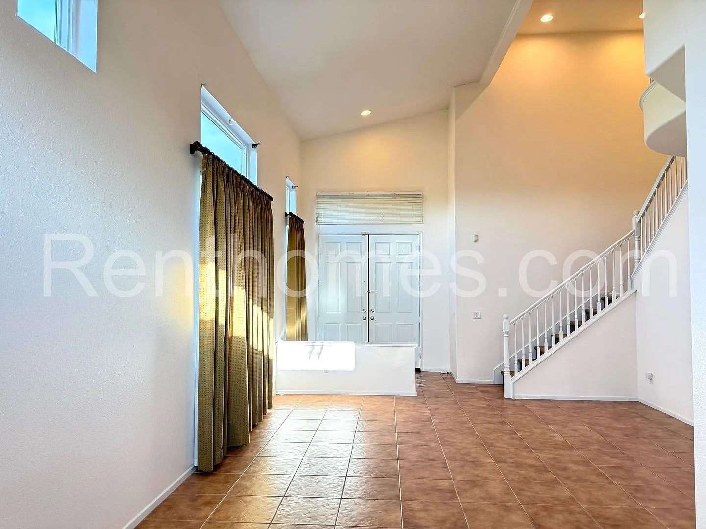 Sorrento Mesa, 10957 Sunny Mesa Rd, Den/Office, Nice Views, AC, Ga Log Fireplace, 3 Car Garage. — Photo 4