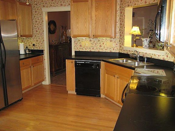 4th image of 112 Dannyn Grove Ct