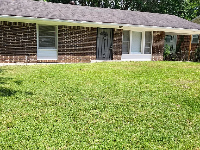 3236 Renault Rd SE — Photo 2
