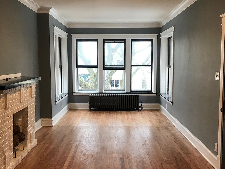 1st image of 2232 W Farragut Ave #2