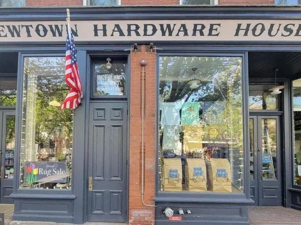 106-108 S State St #3S, Newtown, PA 18940