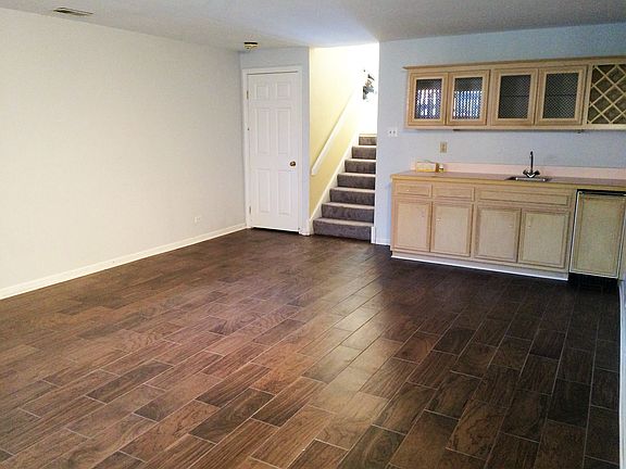 Finished Basement w/ Wet Bar