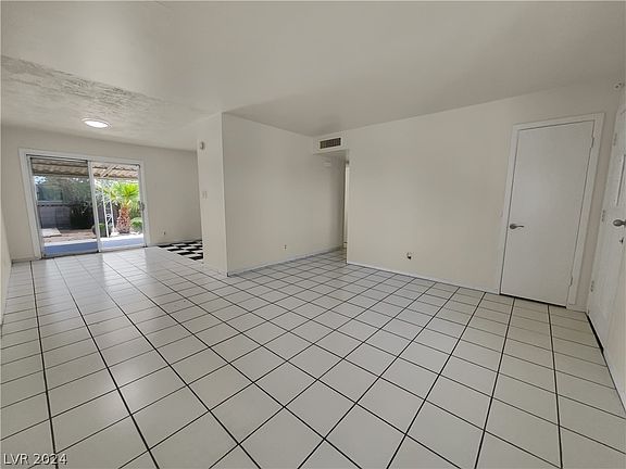 4th image of 725 Carpenter Dr