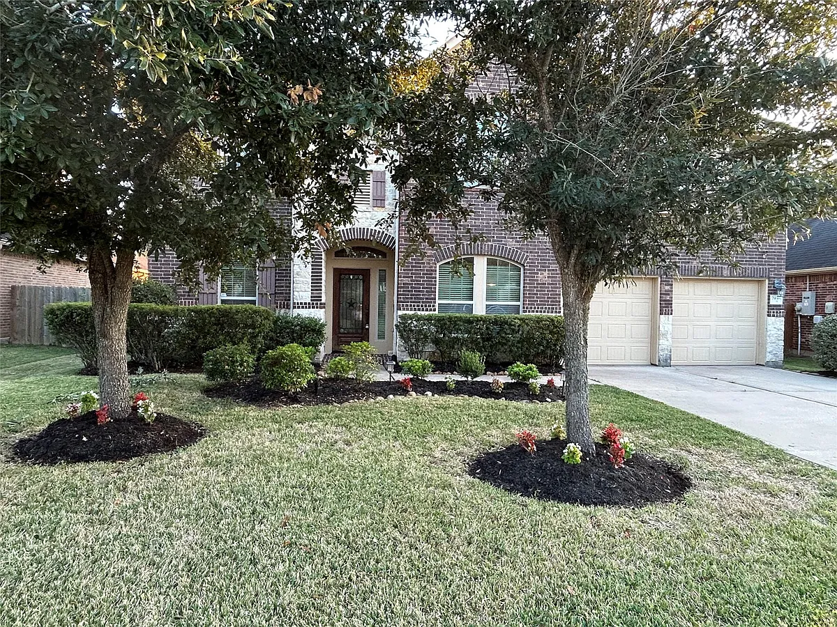 Building Photo - 7936 Lake Commons Dr