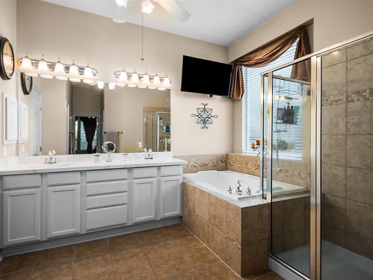 Andover Manor Dr — Photo 10