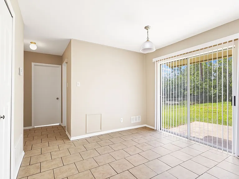 4518 Clear Spring Dr — Photo 12