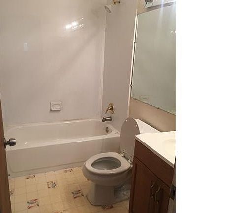 4th image of 12460 Sarsfield Ave
