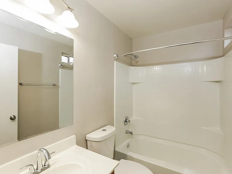12420 N 121st Ave — Photo 11