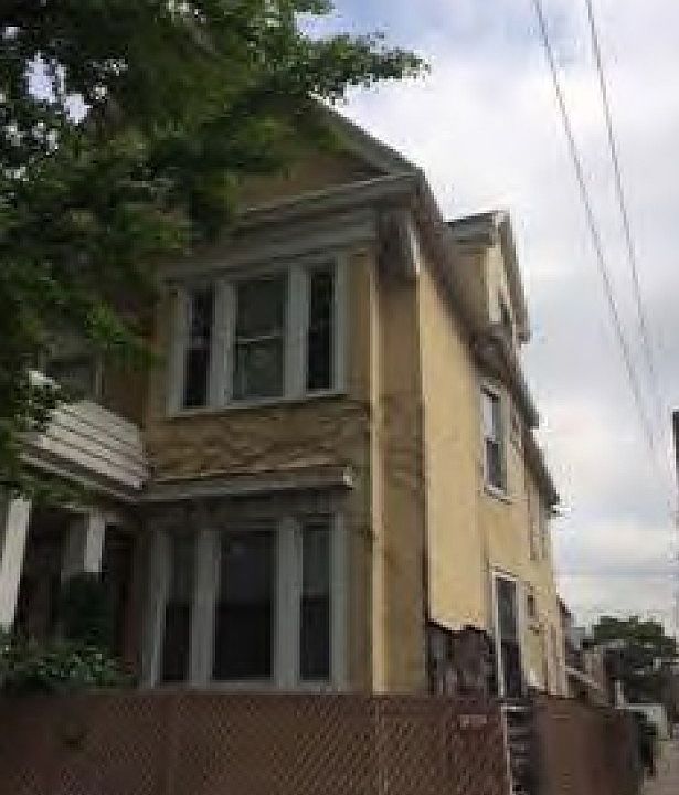 Building Photo 4