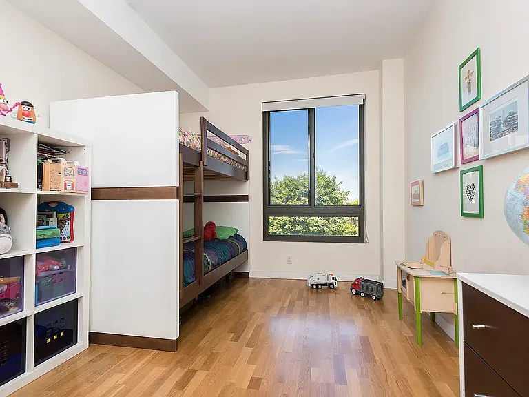 400 4th Ave #10L — Photo 4