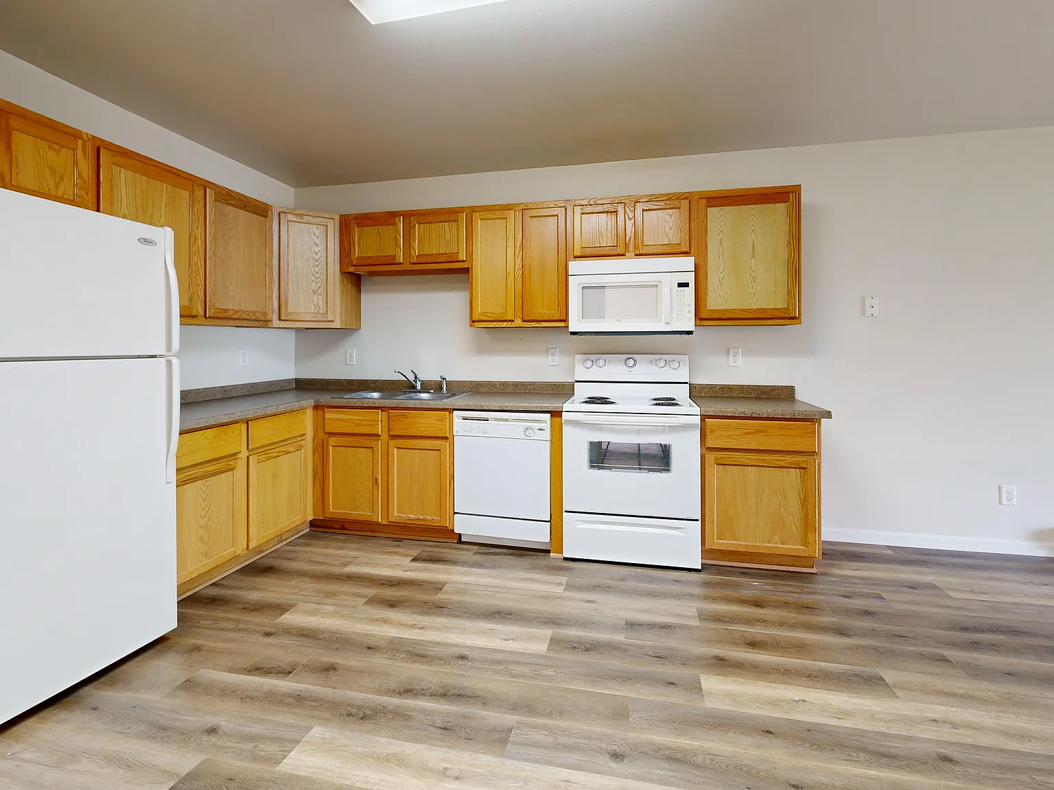 Pineview Apartments — Photo 2