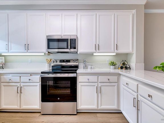 4th image of 1587 S Novato Boulevard #308
