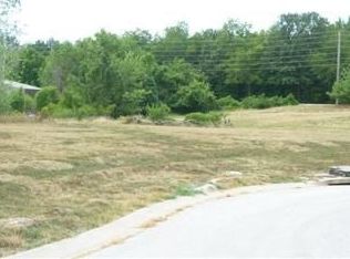 416 NW Greenview Ct, Lees Summit, MO 64064