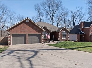 2700 NW Linebarger Ln, Bentonville, AR 72712
