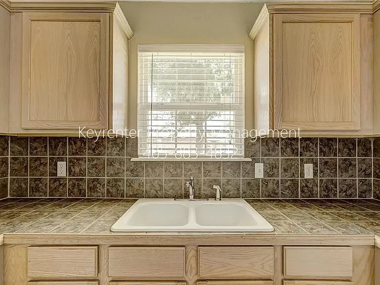 12328 SW 5th St — Photo 14