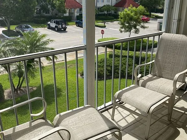 104 Half Moon Cir APT H2, Hypoluxo, FL 33462