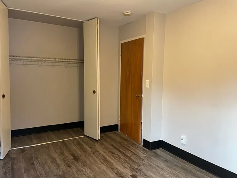 Apartment off 28th and Clyde Park Available — Photo 22