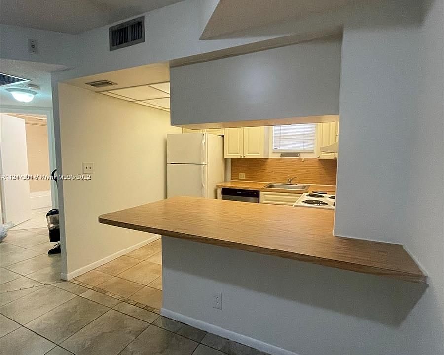 1st image of 8290 Lake Dr APT 402