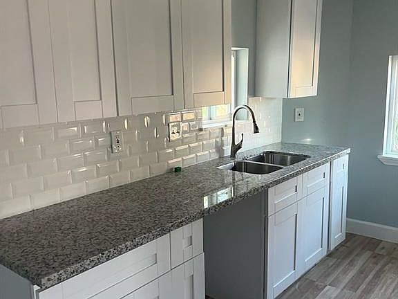 4th image of 2325 Saladia St Unit B