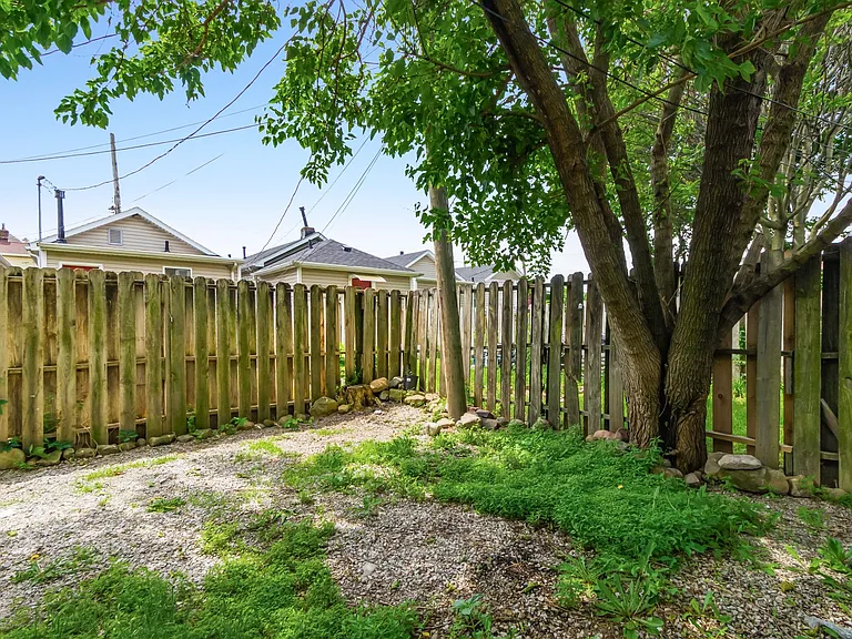 85 S Grubb St — Photo 33