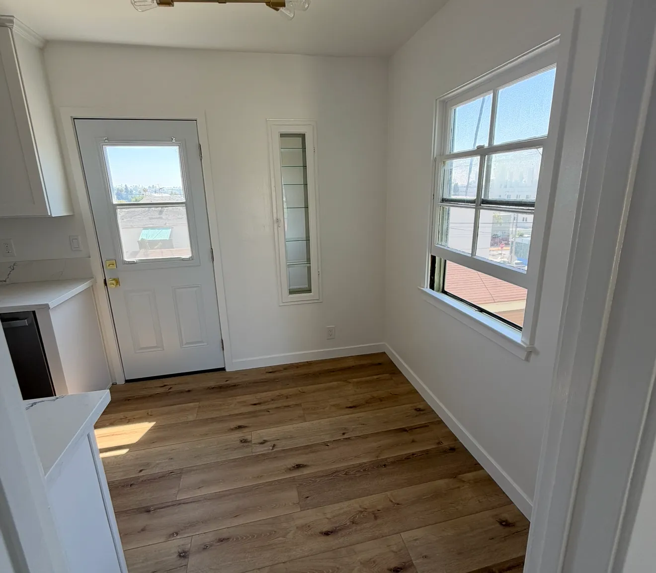 2 bed, 1000 sqft, $2,995 — Photo 2
