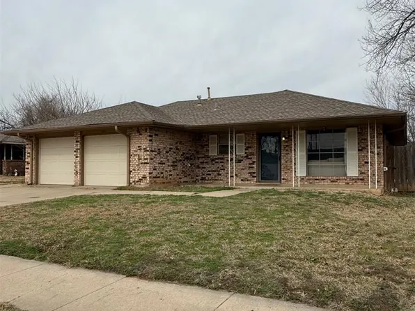 6415 NW Arrowhead Dr, Lawton, OK 73505