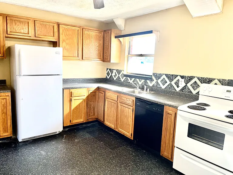 3664 Crosby Dr — Photo 3