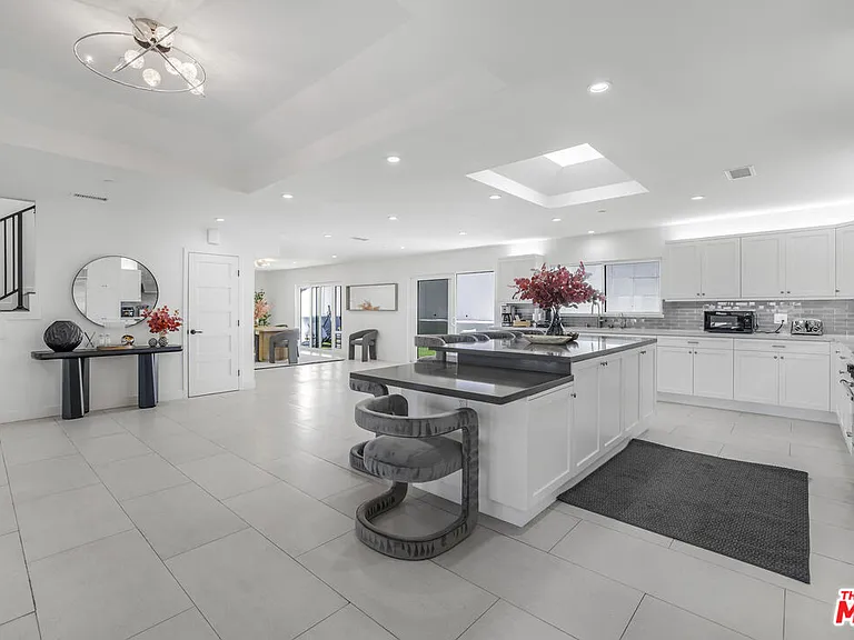 18202 Rancho St — Photo 16