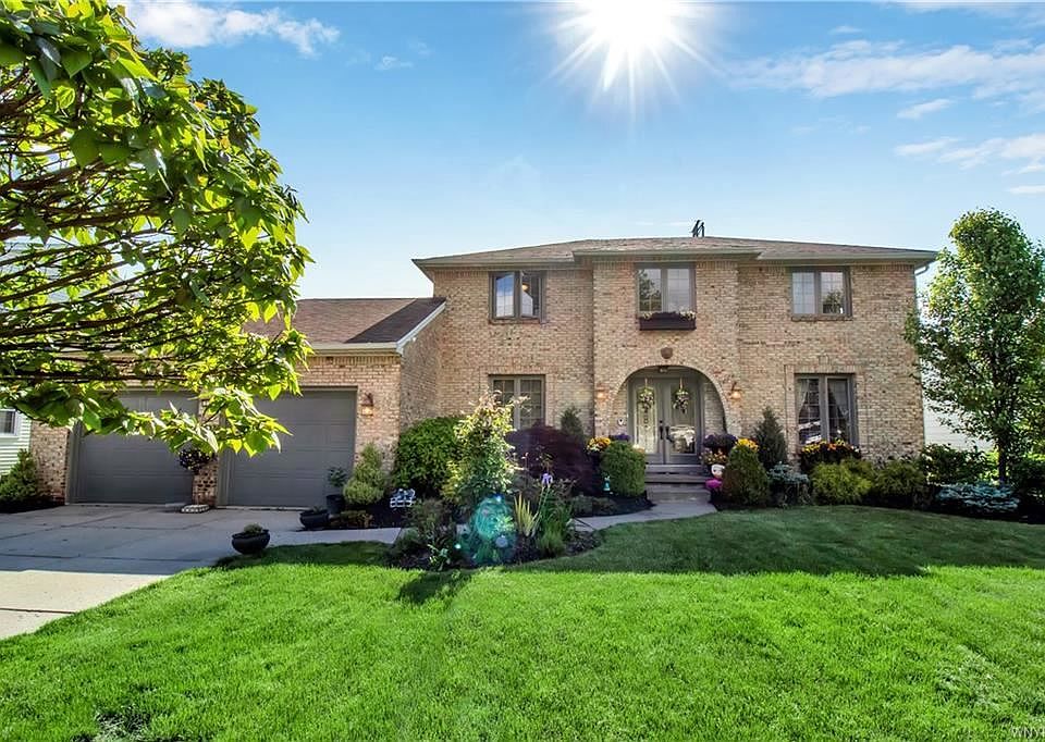 1st image of 239 Willowgrove S