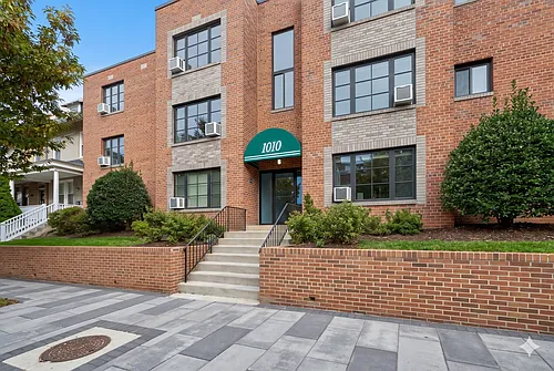 1000 G St NE #304 Photo 1
