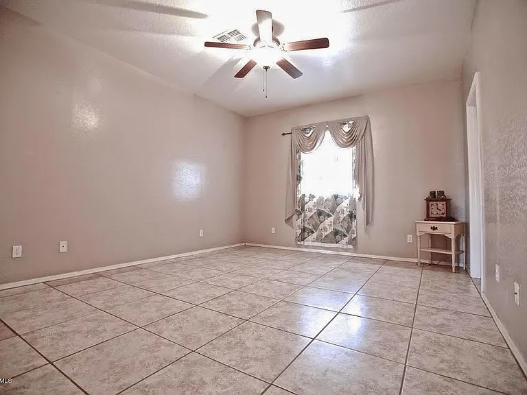 8526 W Vale Dr — Photo 6