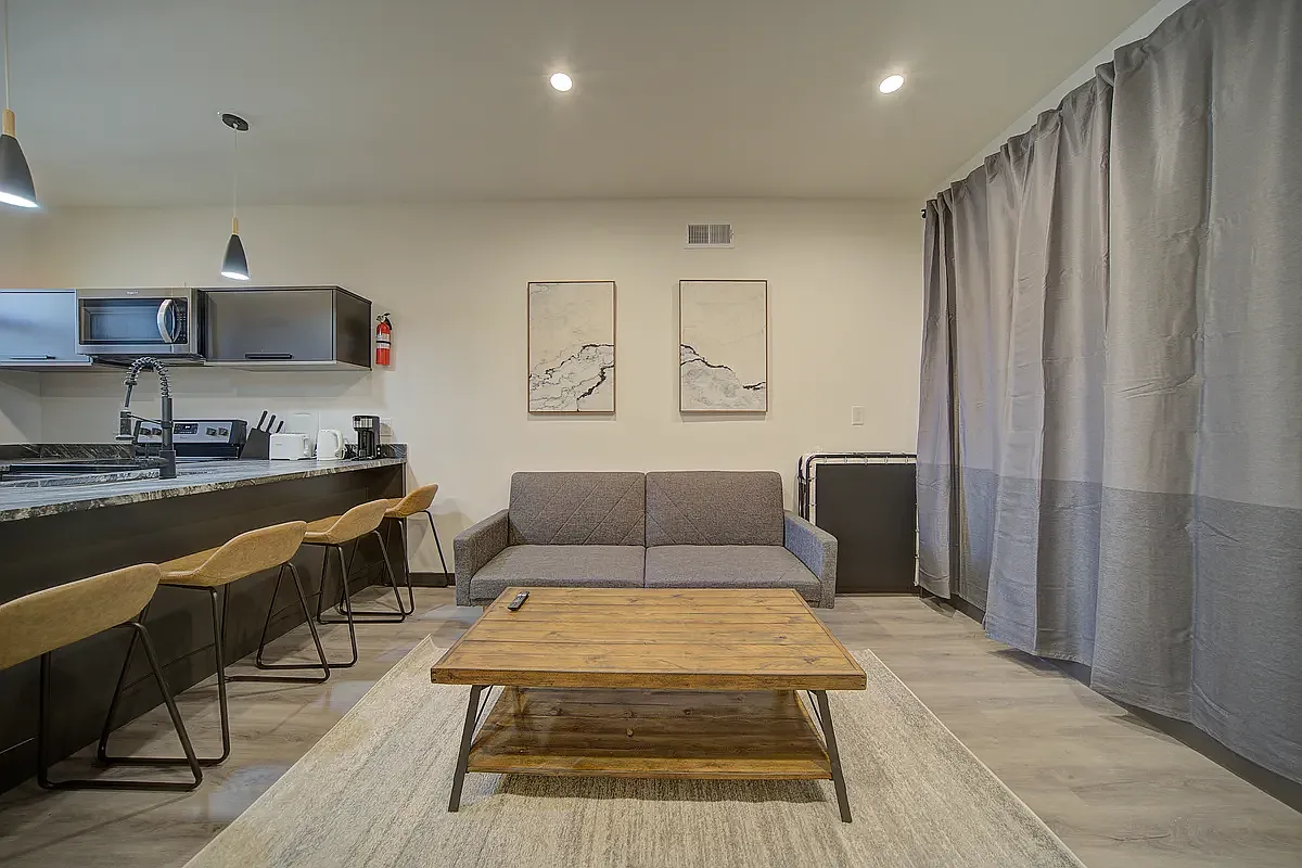 3 bed, 1200 sqft, $2,400 — Photo 4