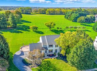 2154 Meadow Ridge Dr, Lancaster, PA 17601