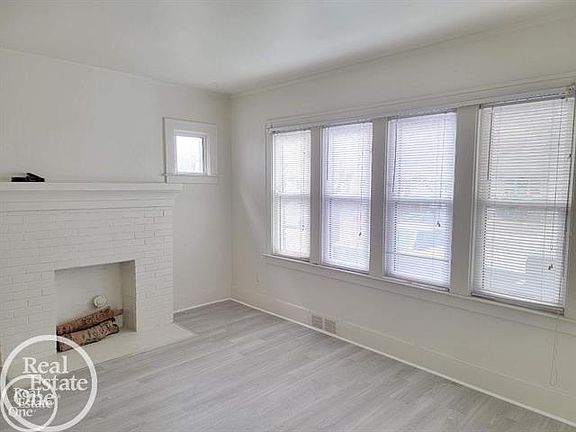 5th image of 1456 Beaconsfield Ave