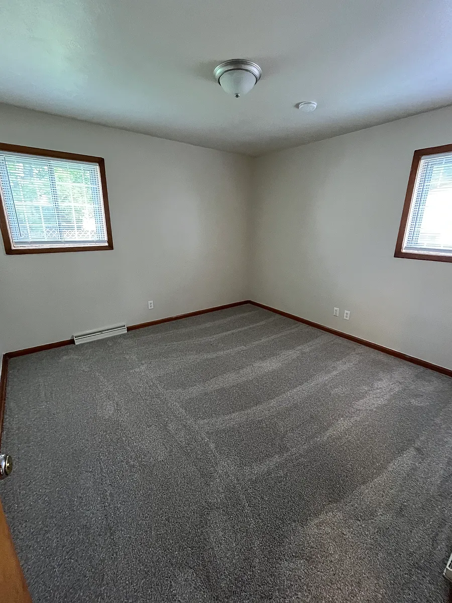 Building Photo - 630 Saul Dr
