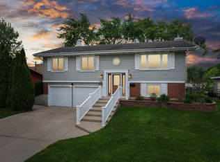 785 Cambridge Ln, Hoffman Estates, IL 60169