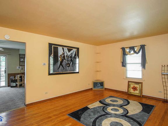 4th image of 820 E 160th Pl