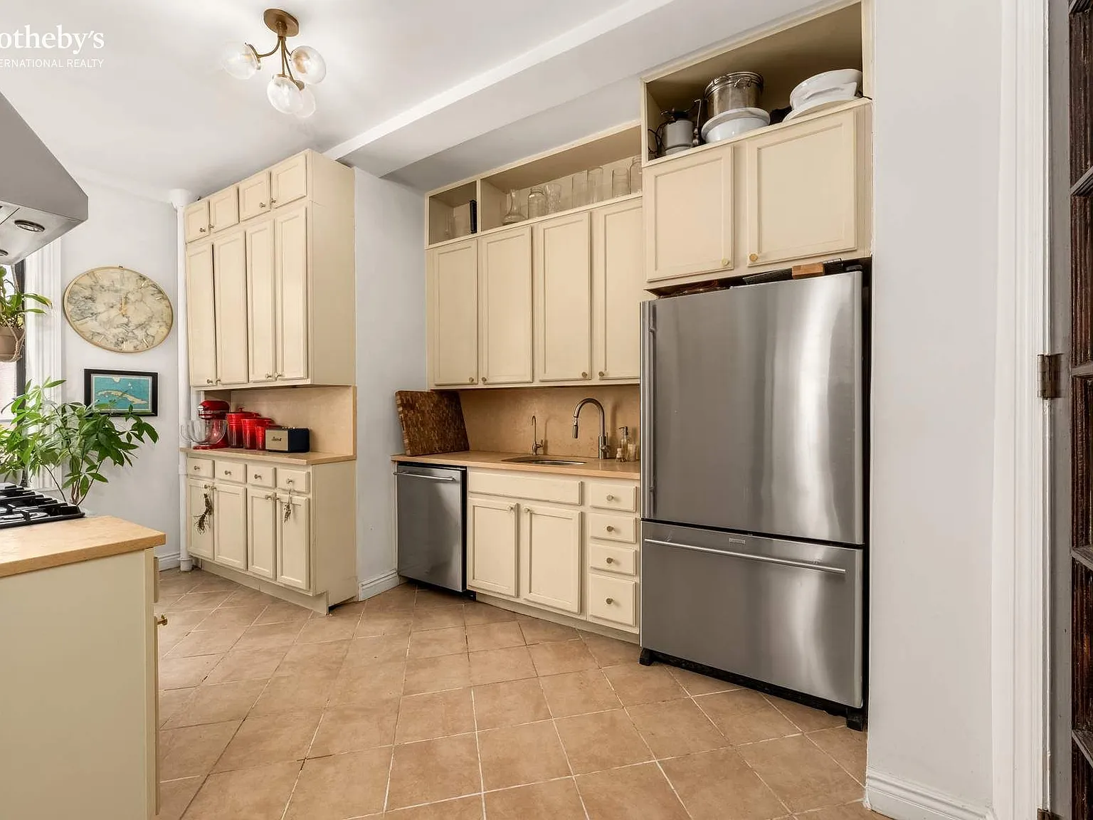 725 Riverside Drive — Photo 3