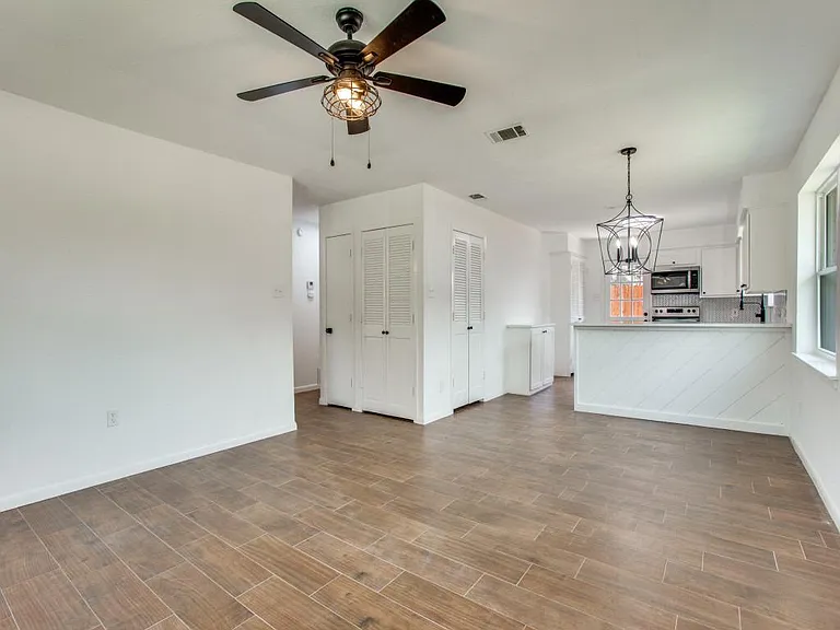 1307 Worthington St — Photo 5