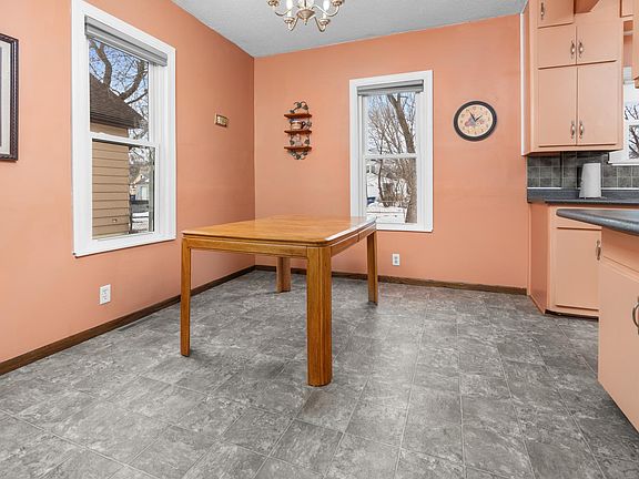 4th image of 221 25th Ave N