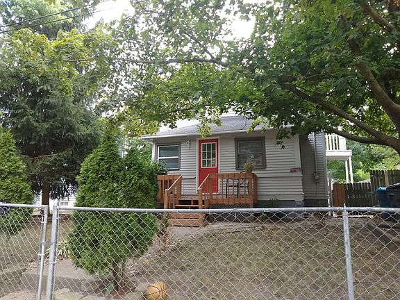 2nd image of 1718 E Alcott St
