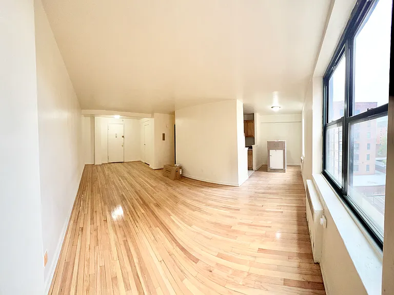 1545 Rhinelander Ave #4Z — Photo 3
