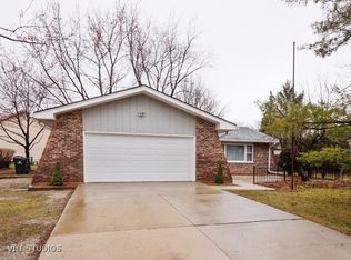 1311 Wilshire Dr, Naperville, IL 60540