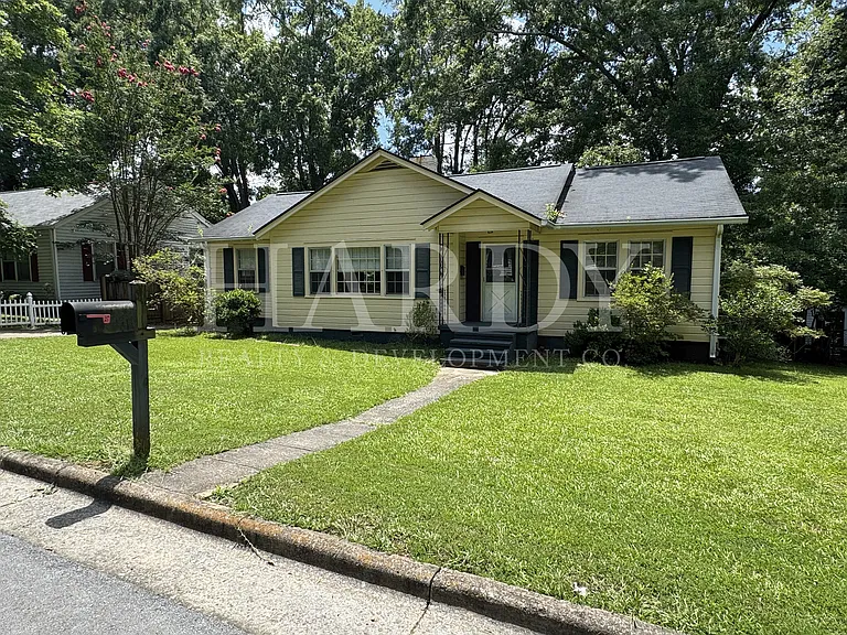312 Roswell Ave SE — Photo 1
