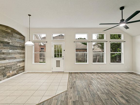 2nd image of 908 Dogwood Dr