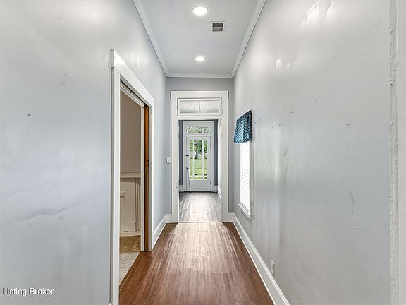 5th image of 2714 Montgomery St