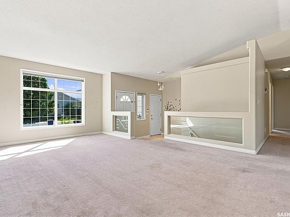 5th image of 210 Beerling CRESCENT