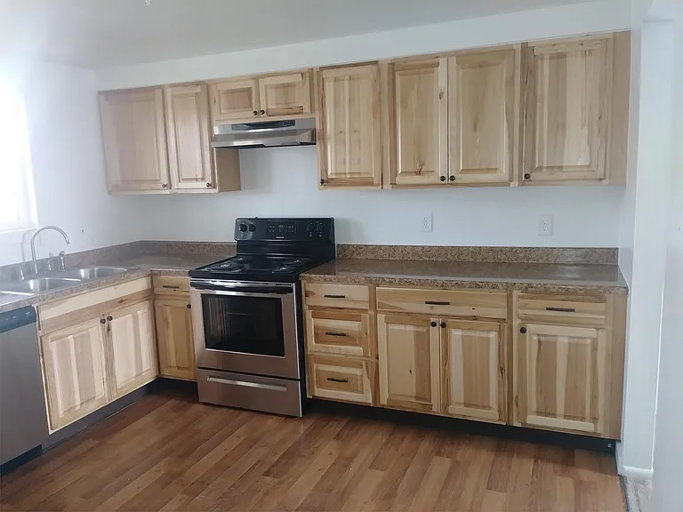 121 Gardner Dr — Photo 3