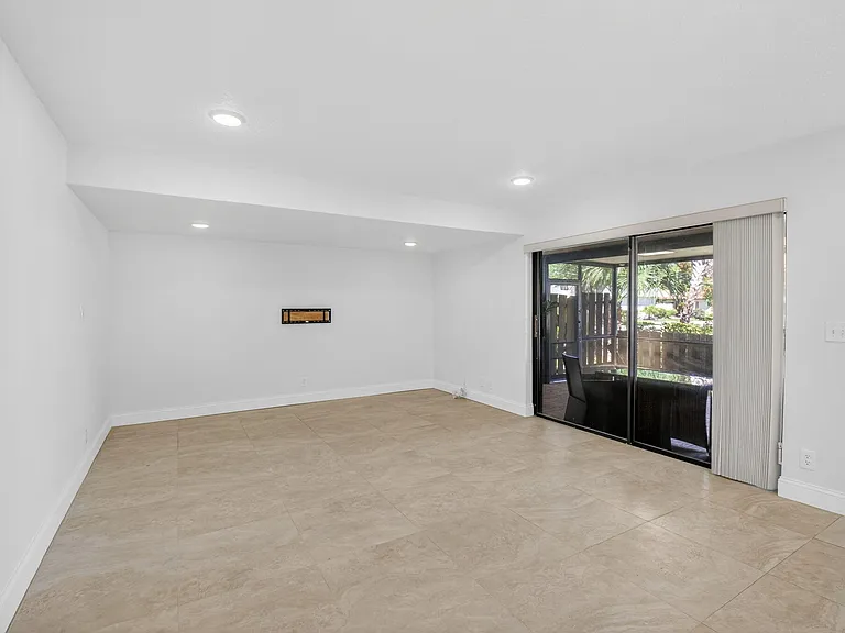 717 NW 29th Ave #B — Photo 7